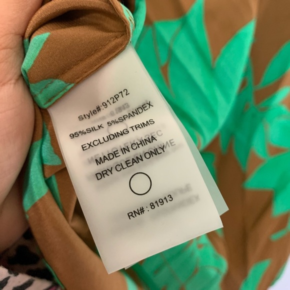 Brown Green Blouse with Leaves Print Size XL NWT - Picture 7 of 8